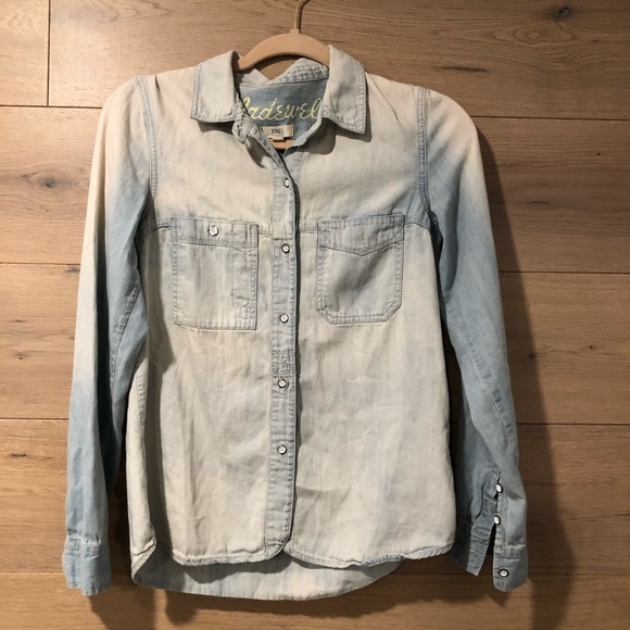 Madewell Tops - Madewell |chambray light wash button down shirt XS